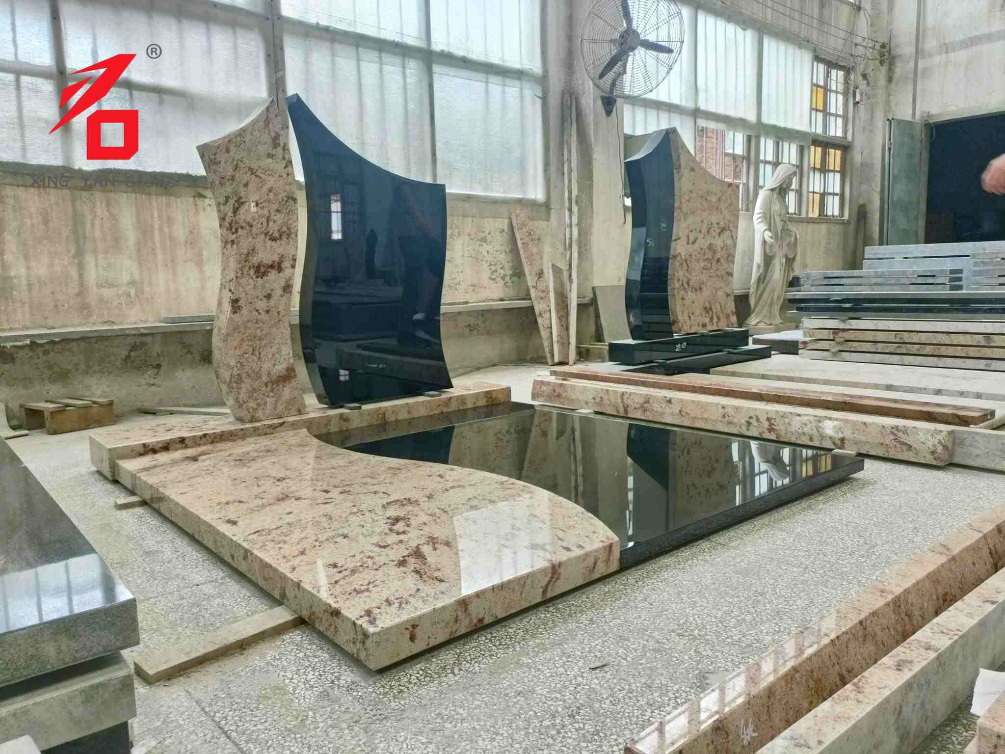 Australian taiteellinen veistoksellinen hautakivi