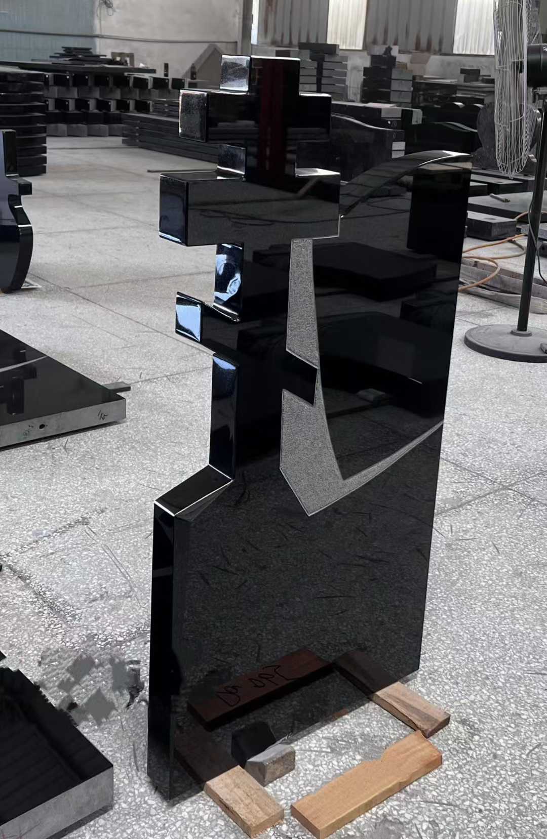 Xingyanin luova geometrinen musta hautakivi